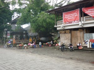 pasar クニンガンの日のパサール